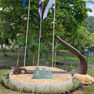 Monumento histórico en homenaje a los fundadores del Club