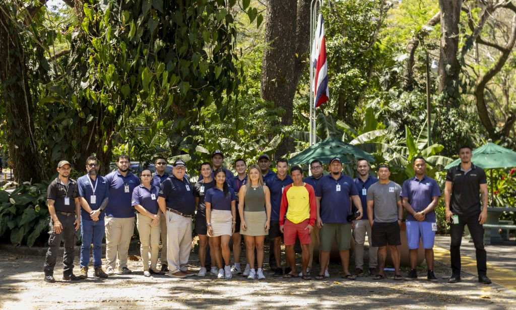 Colaboradores de Punta Leona se capacitan para la atención de tortugas marinas